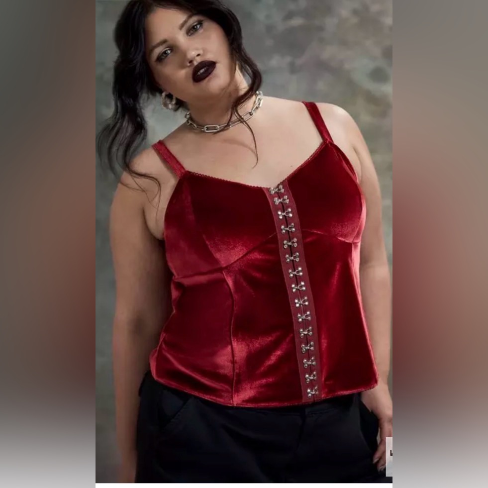 Night Fall By Torrid Size 5(5x)(28) Red Velvet Hook & Eye Tank Cami Top